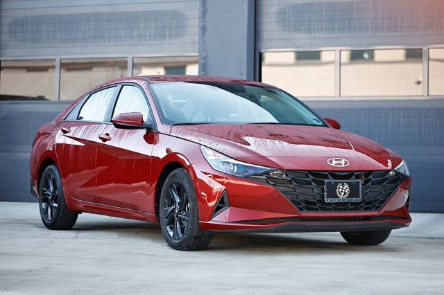 Used 2023 Hyundai Elantra SEL w/ Preferred Accessory Package image 1