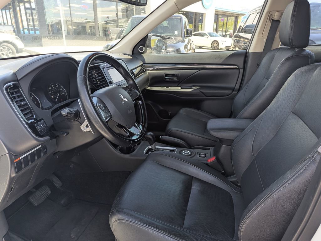 Used 2016 Mitsubishi Outlander GT AWD/4WD image 15