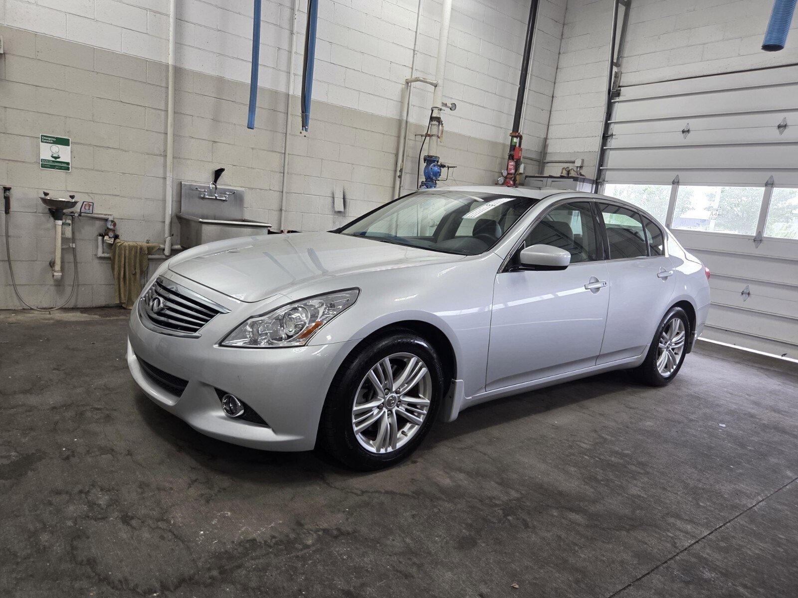 Used 2011 INFINITI G37 Journey w/ Premium Pkg RWD image 1