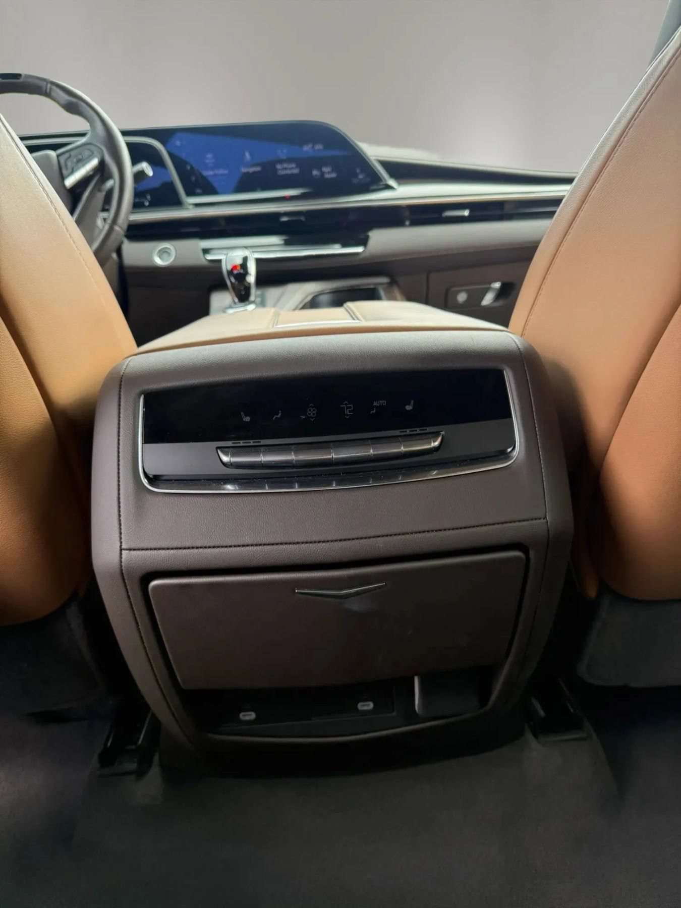 Used 2023 Cadillac Escalade Premium Luxury w/ LPO, Floor Liner Package AWD/4WD image 13