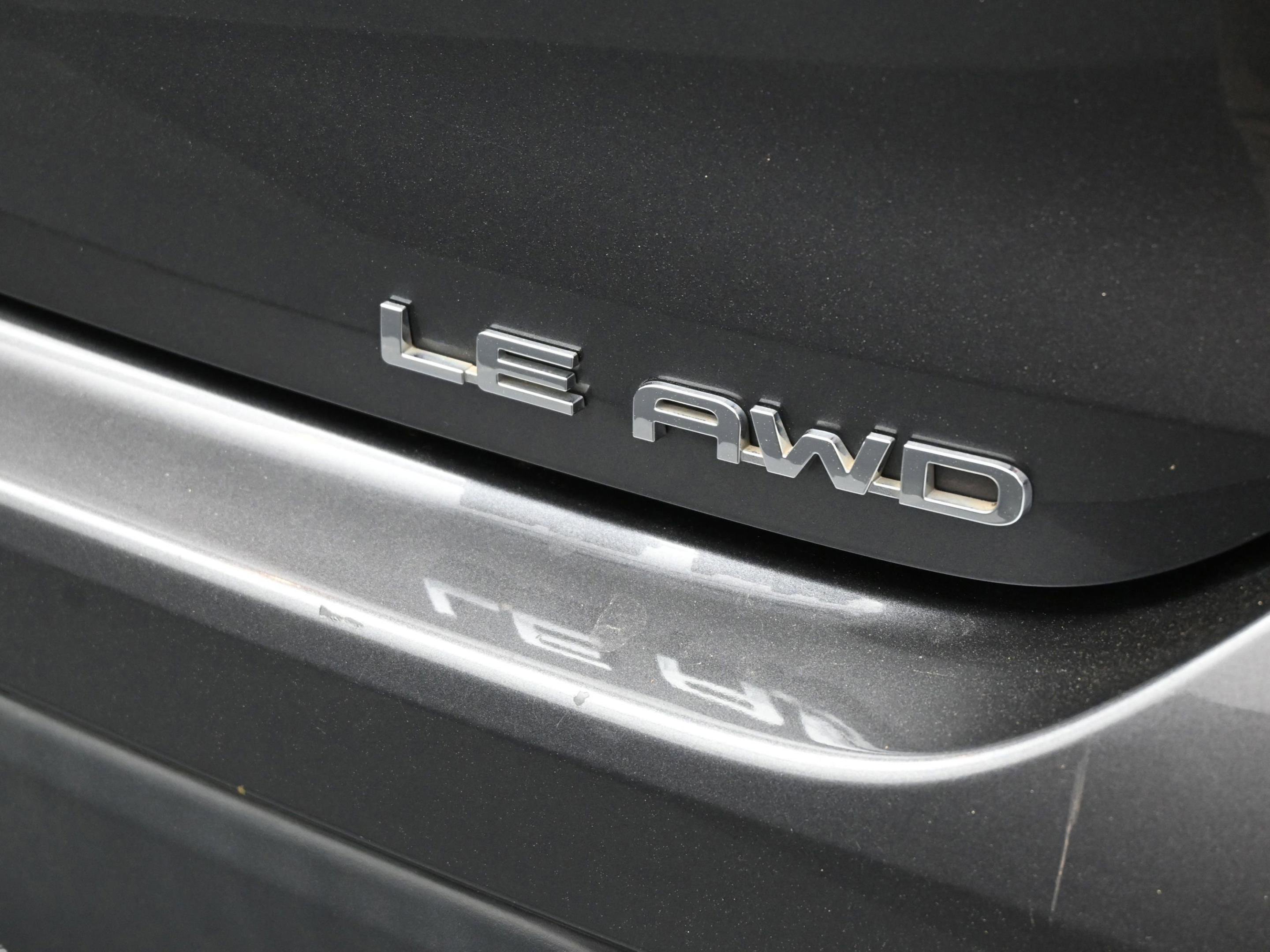 Used 2020 Toyota Highlander LE image 37