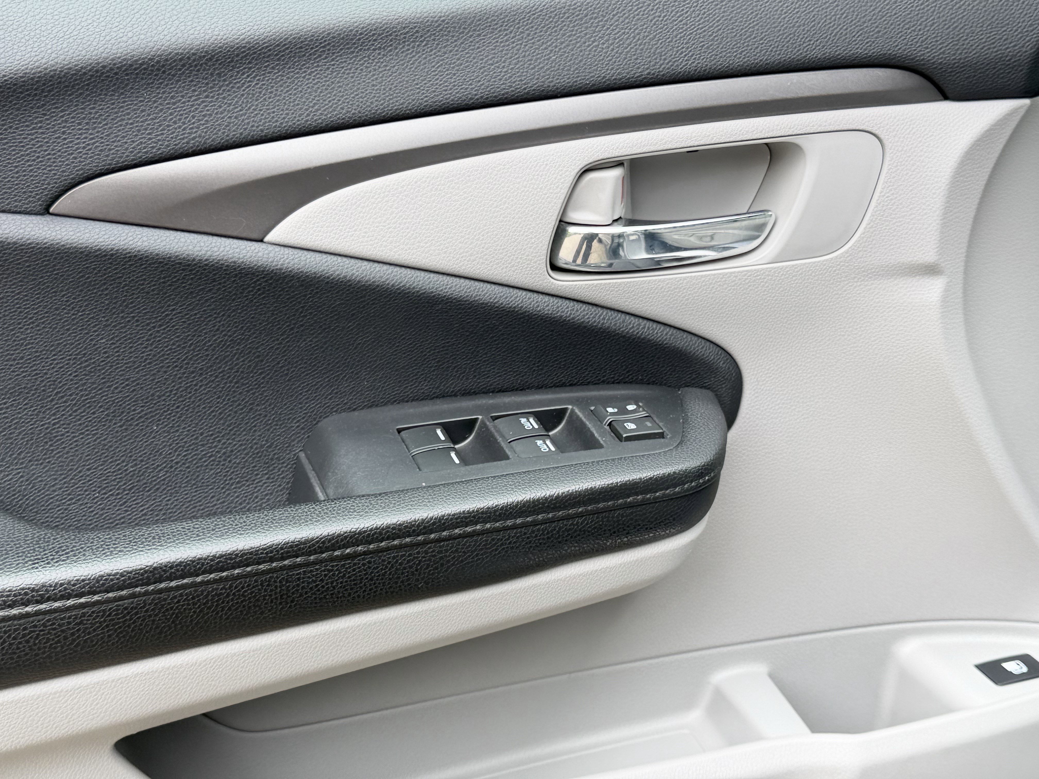 Used 2017 Honda Pilot EX image 12