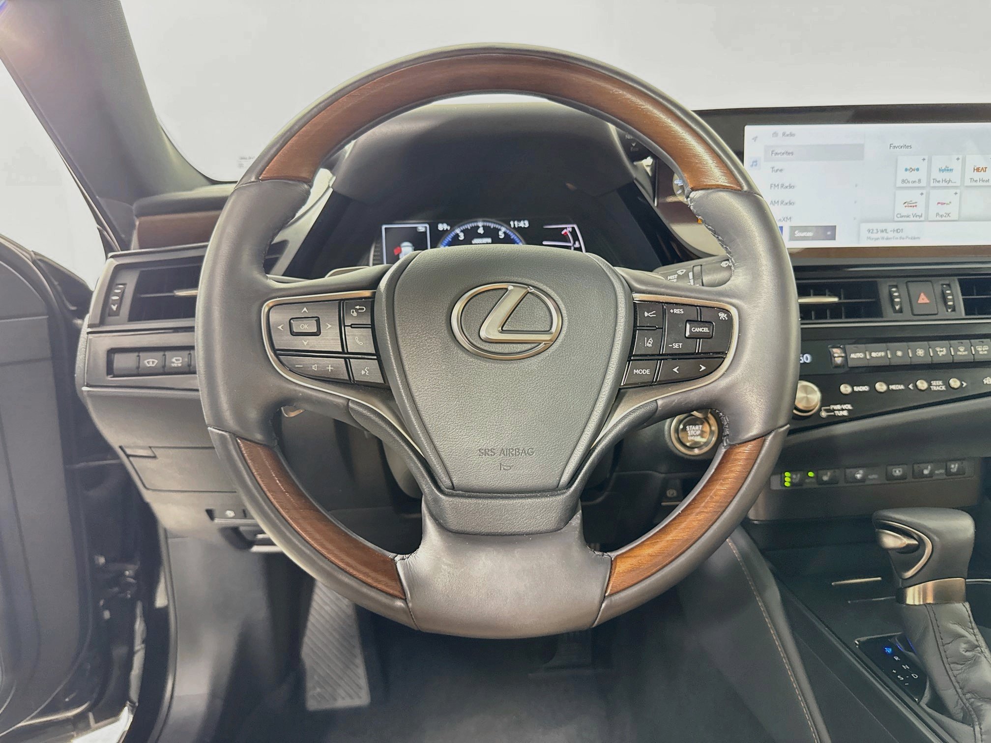 Used 2024 Lexus ES 350 Ultra Luxury w/ Accessory Package (Z2) FWD image 12