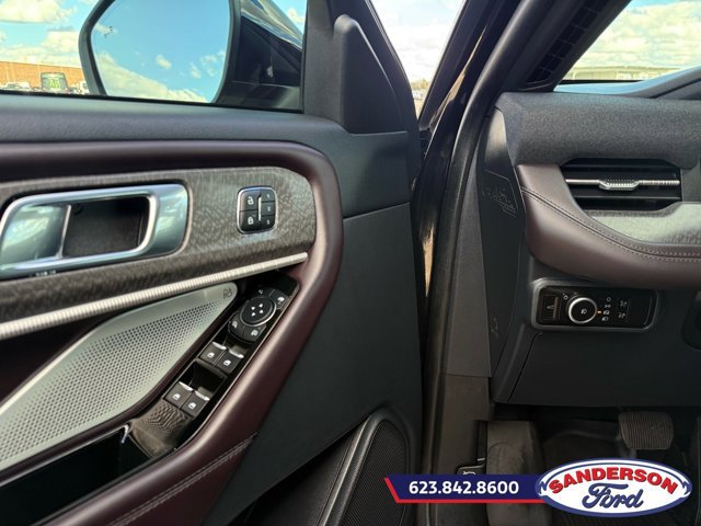 Used 2025 Ford Explorer Platinum image 11