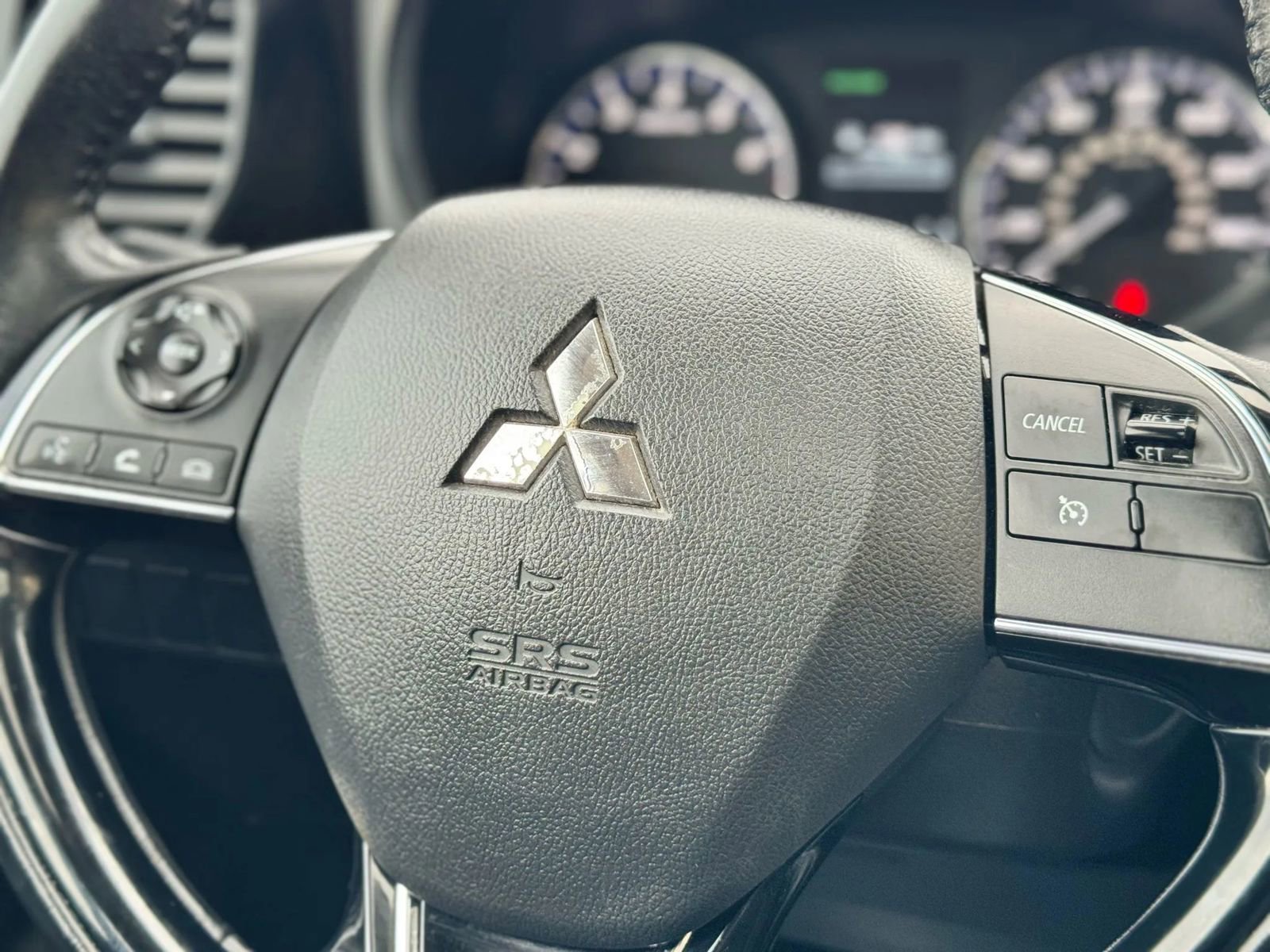 Used 2017 Mitsubishi Outlander SE image 14