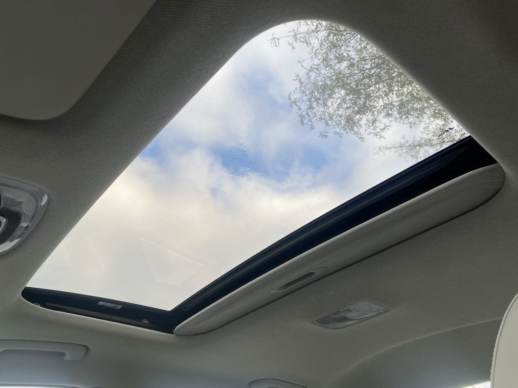 Used 2022 Hyundai Elantra Limited image 25