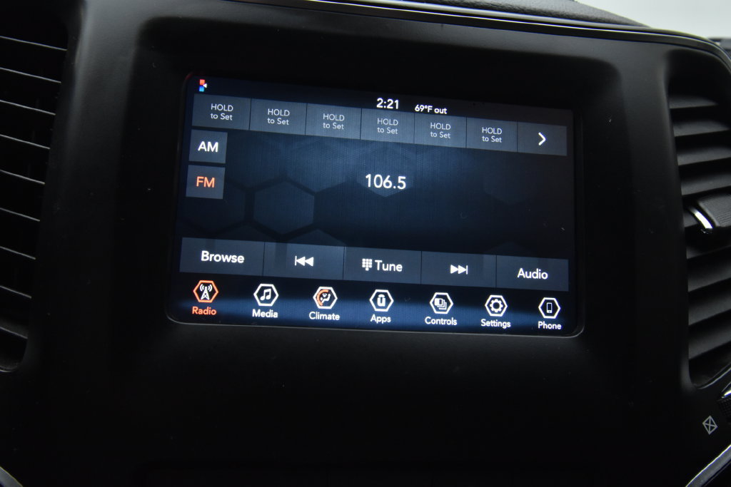 Used 2021 Jeep Cherokee Latitude FWD image 13