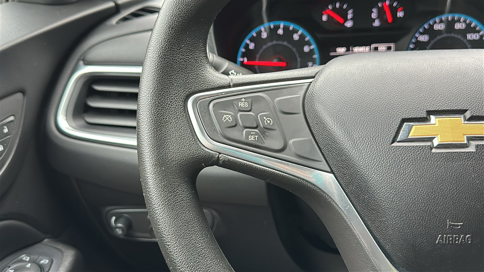 Used 2018 Chevrolet Equinox LT AWD/4WD image 16