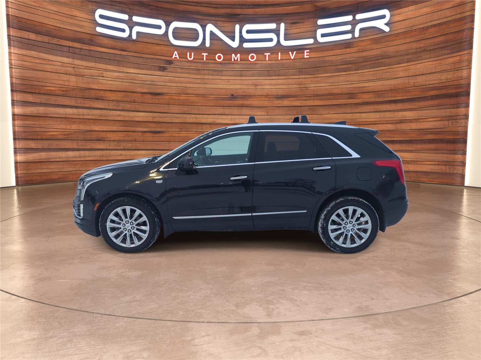 Used 2017 Cadillac XT5 Platinum image 2