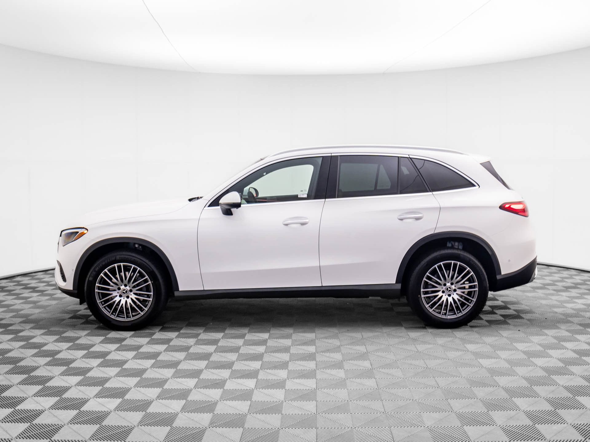 New 2026 Mercedes-Benz GLC 300 4MATIC image 2