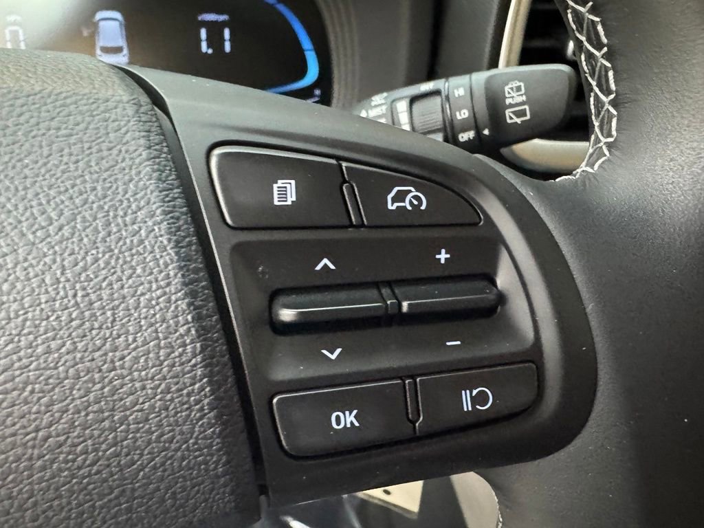 Used 2023 Hyundai Venue SEL FWD image 18
