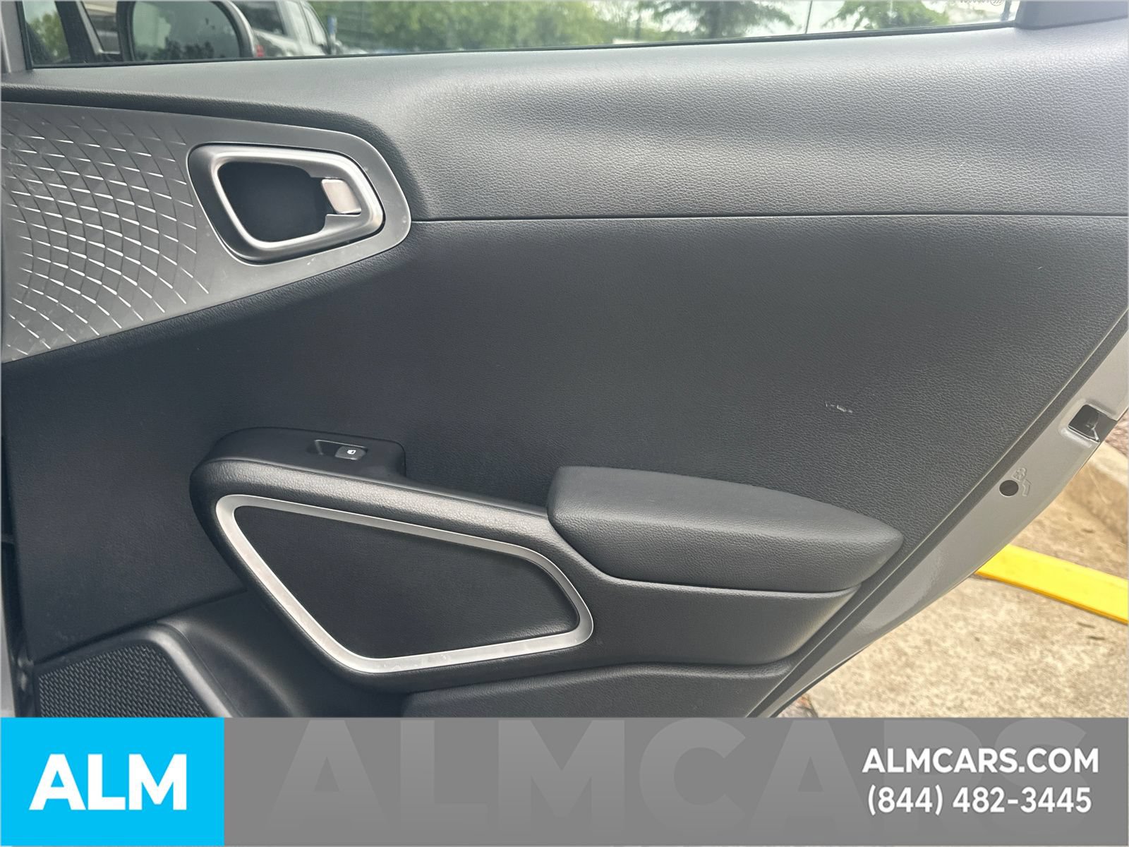 Used 2025 Kia Soul LX w/ LX Technology Package FWD image 18