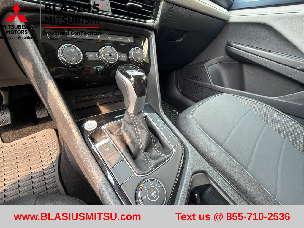Used 2024 Volkswagen Taos SE w/ Panoramic Sunroof Package AWD/4WD image 27