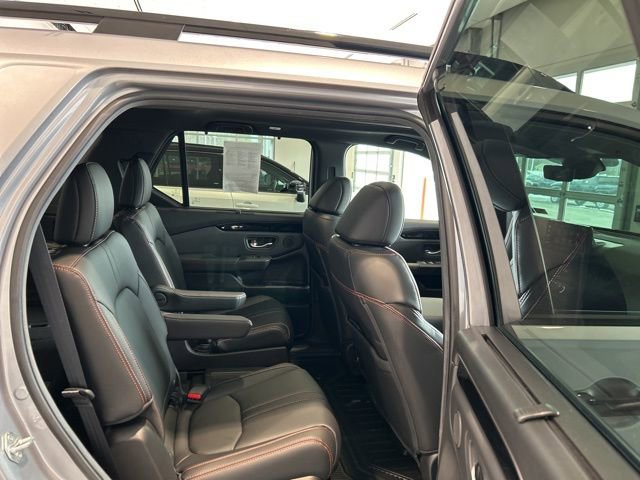 Used 2025 Honda Pilot TrailSport image 20