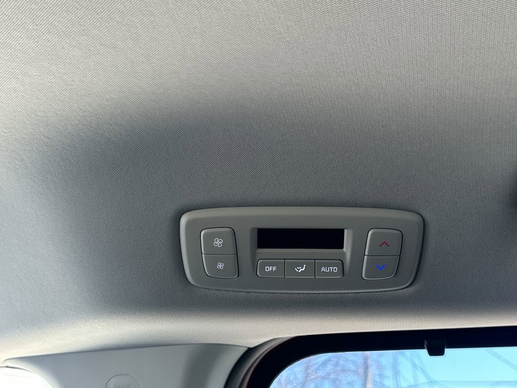 New 2026 Kia Carnival EX image 18