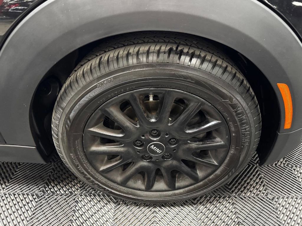 Used 2018 MINI Cooper 2-Door Hardtop w/ Signature Line Package image 18