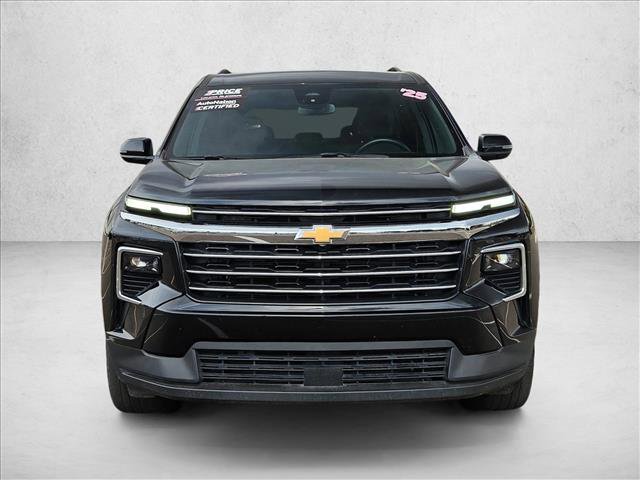 Used 2025 Chevrolet Traverse LT image 2