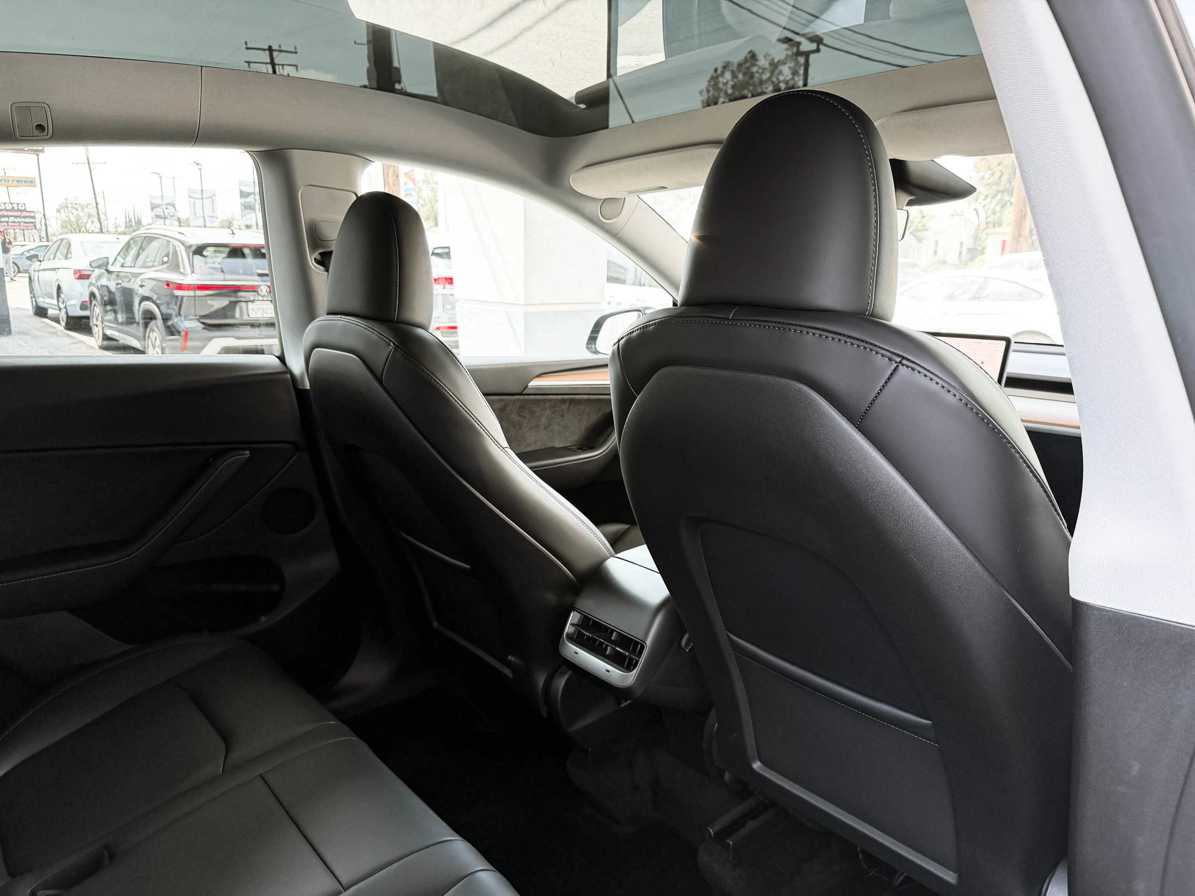 Used 2024 Tesla Model Y Long Range AWD/4WD image 28