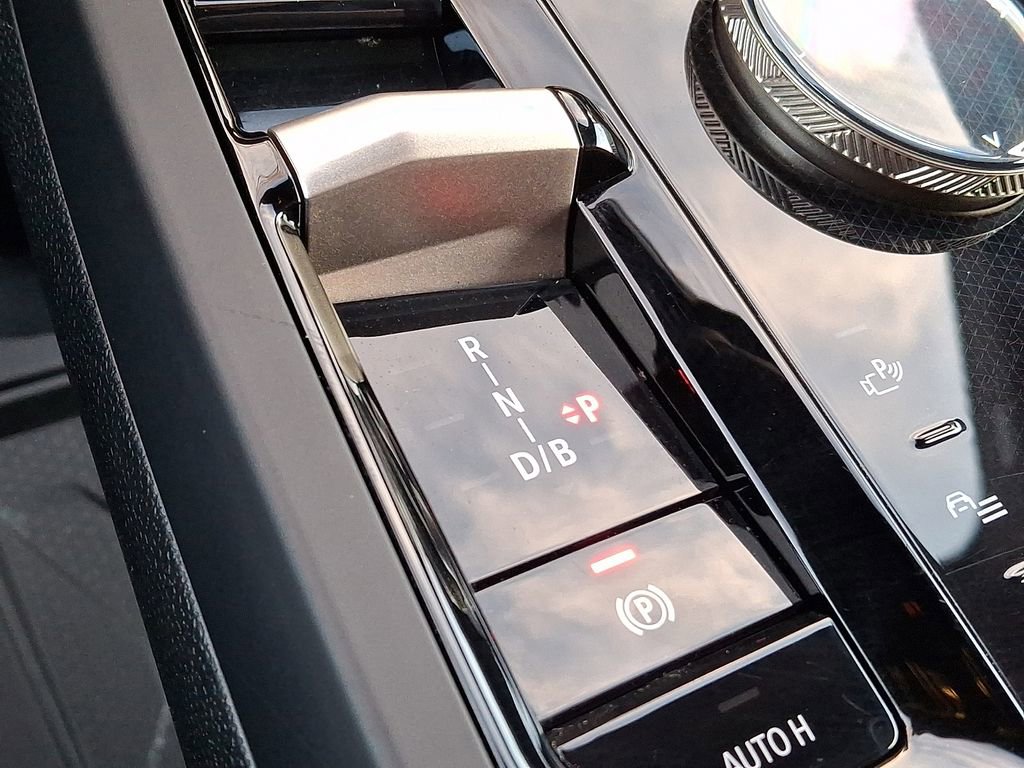 Used 2024 BMW iX xDrive50 w/ Sport Package image 12