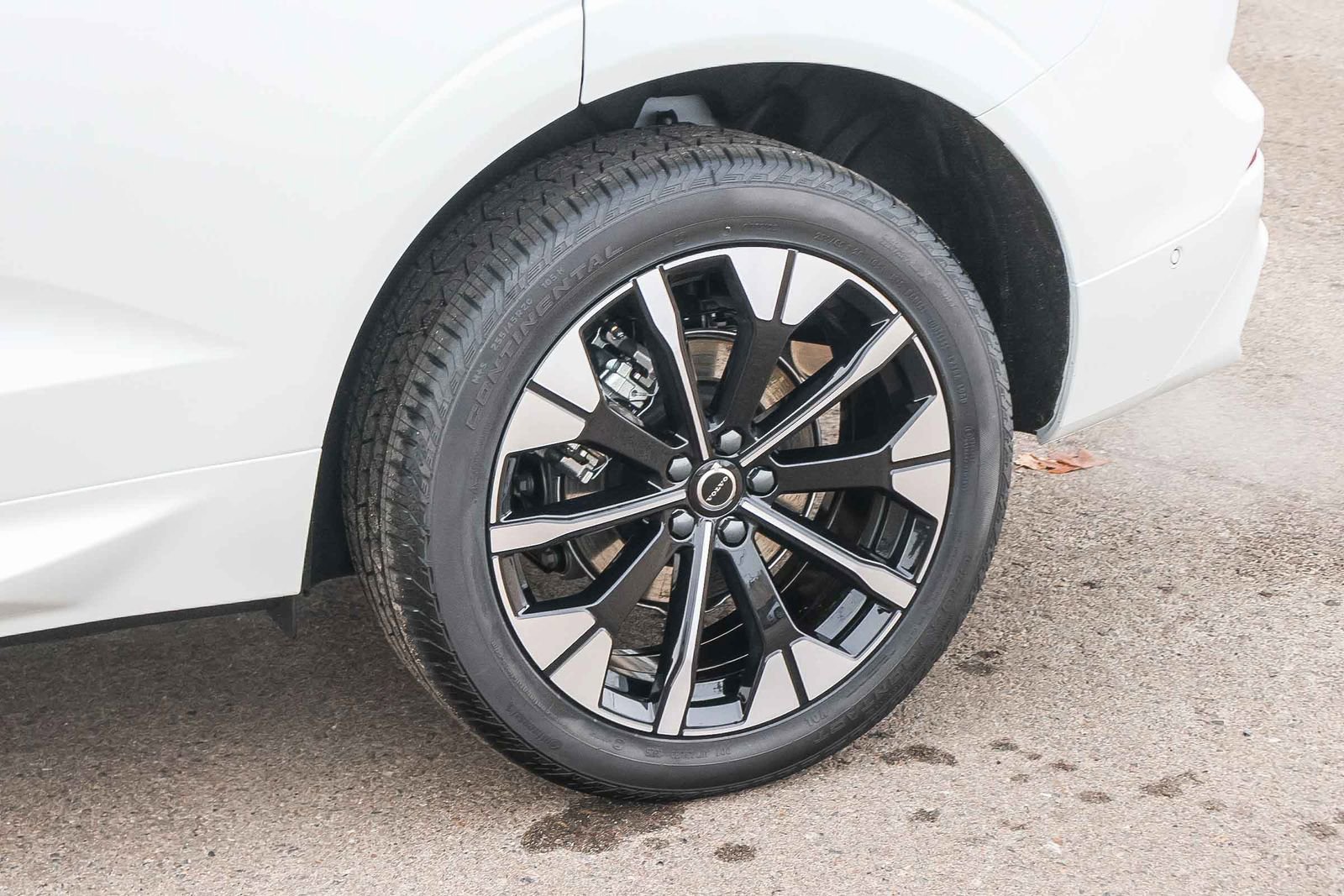 New 2026 Volvo XC60 B5 Plus w/ Climate Package PRO image 10