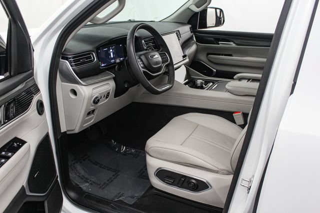 Used 2024 Jeep Wagoneer L Series II RWD image 13