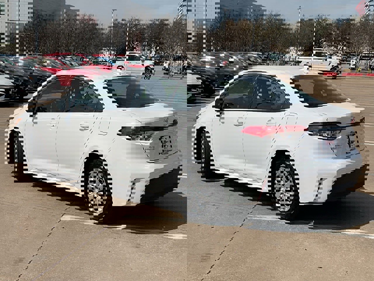 Used 2025 Toyota Corolla LE image 7