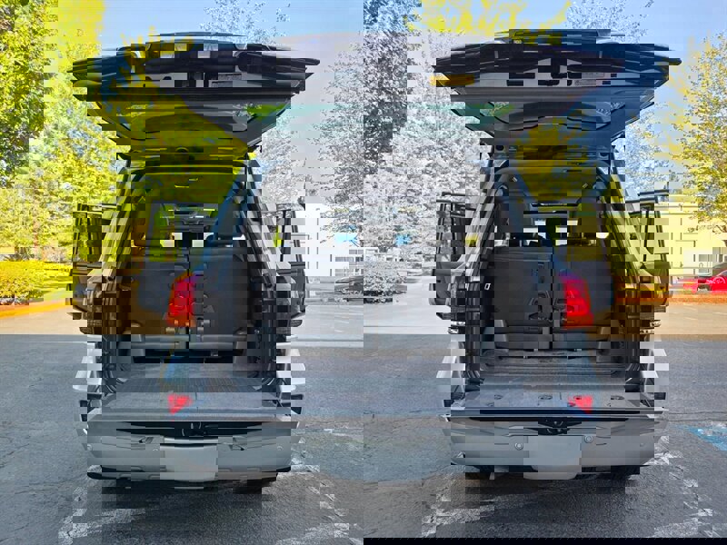 Used 2009 Lexus LX 570 4WD image 30