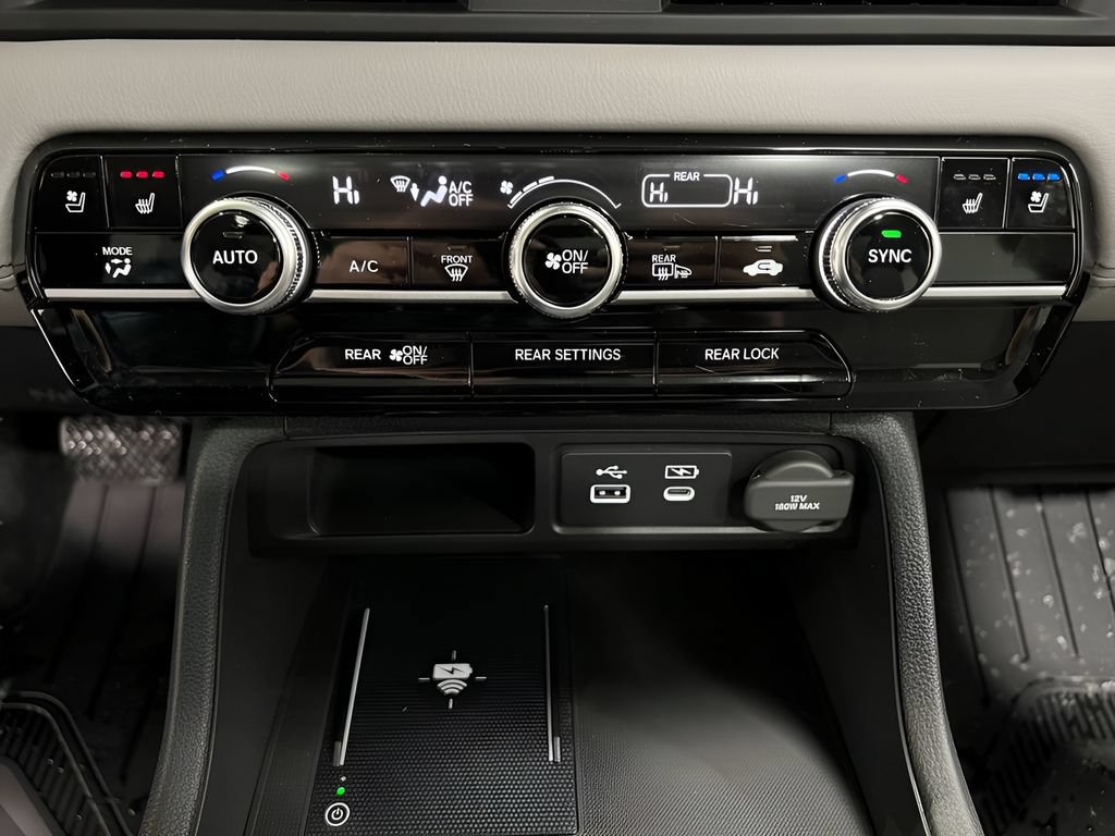 Used 2025 Honda Pilot Elite image 31