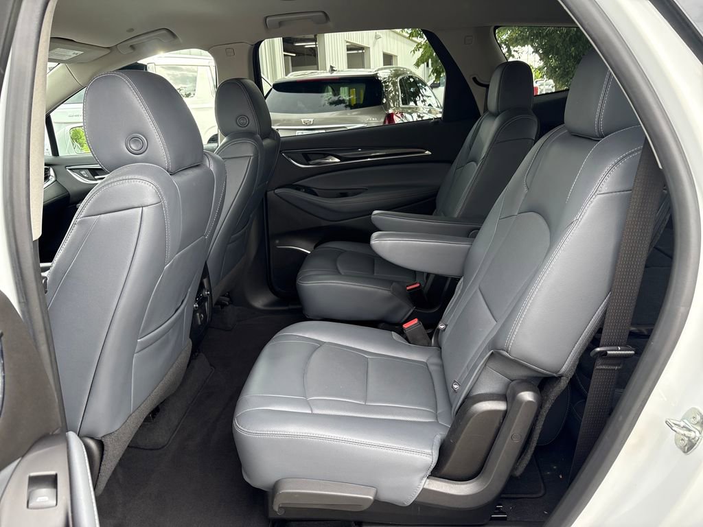Used 2019 Buick Enclave Essence FWD image 12