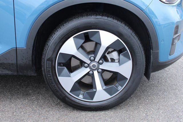 Used 2025 Volvo XC40 B5 Plus AWD/4WD image 41