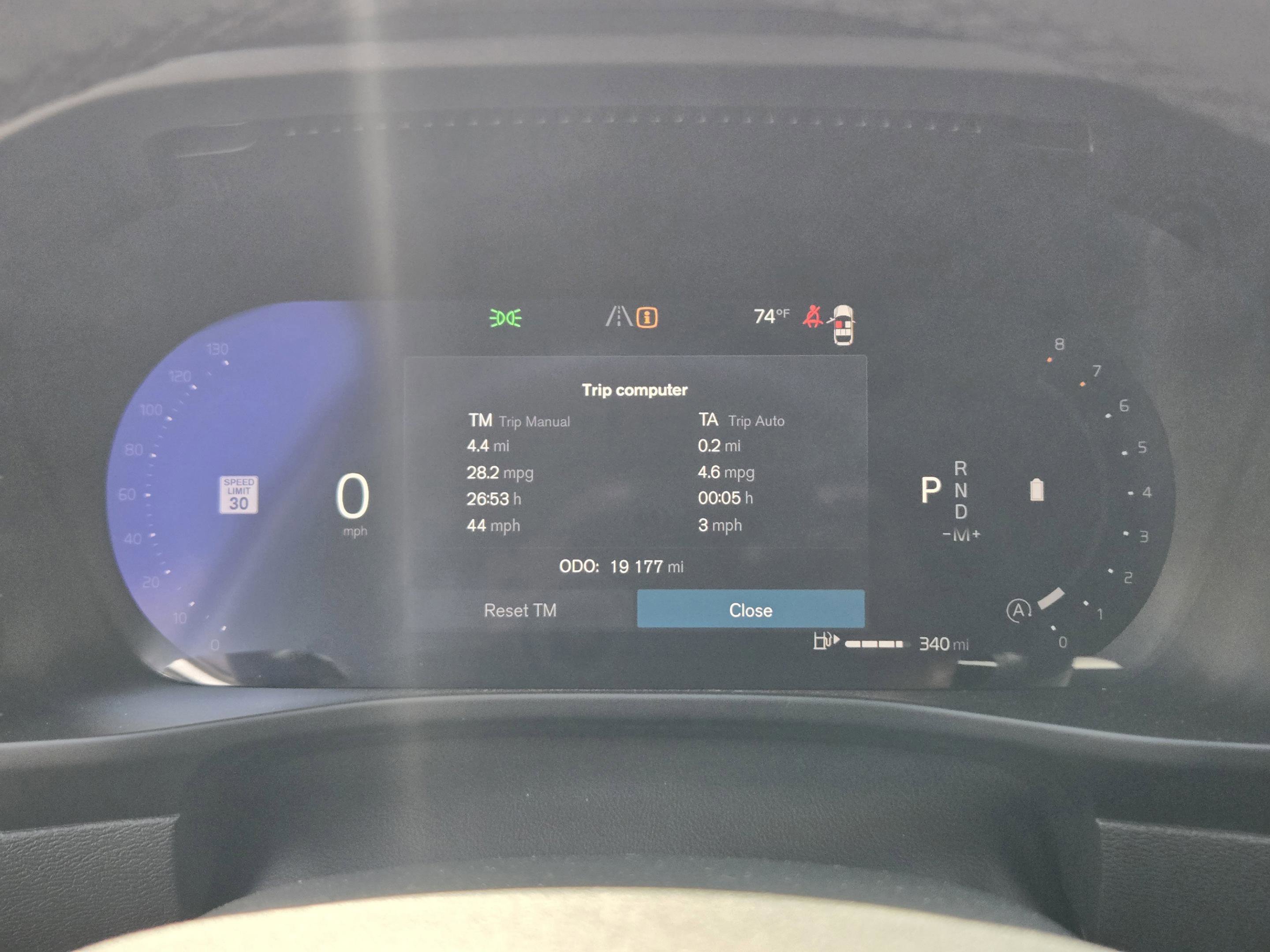 Used 2025 Volvo XC40 B5 Plus image 13