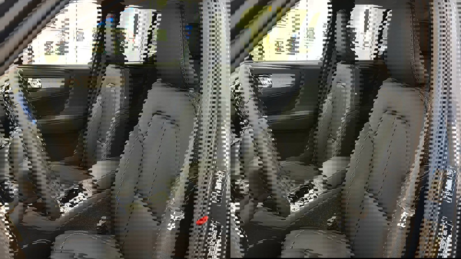 Used 2026 Volvo XC40 B5 Ultra w/ Protection Package Premier image 23