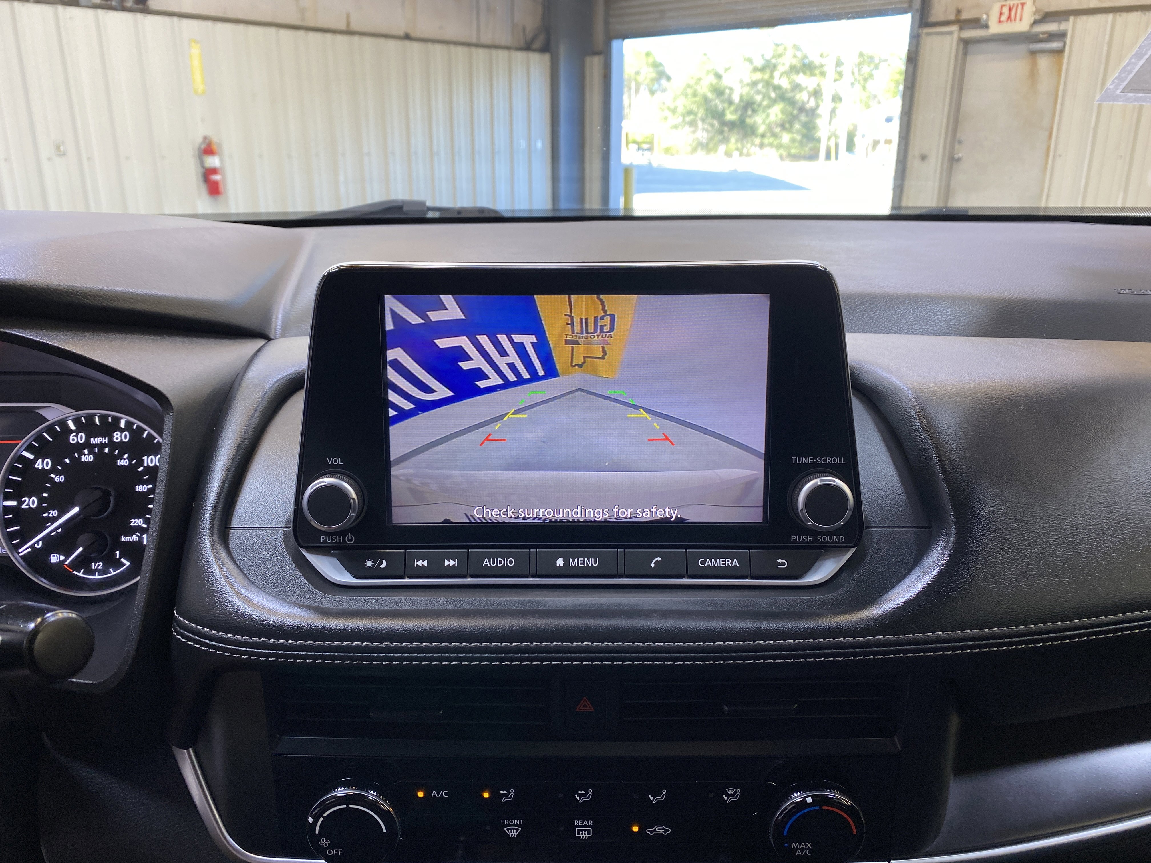 Used 2024 Nissan Rogue S image 39