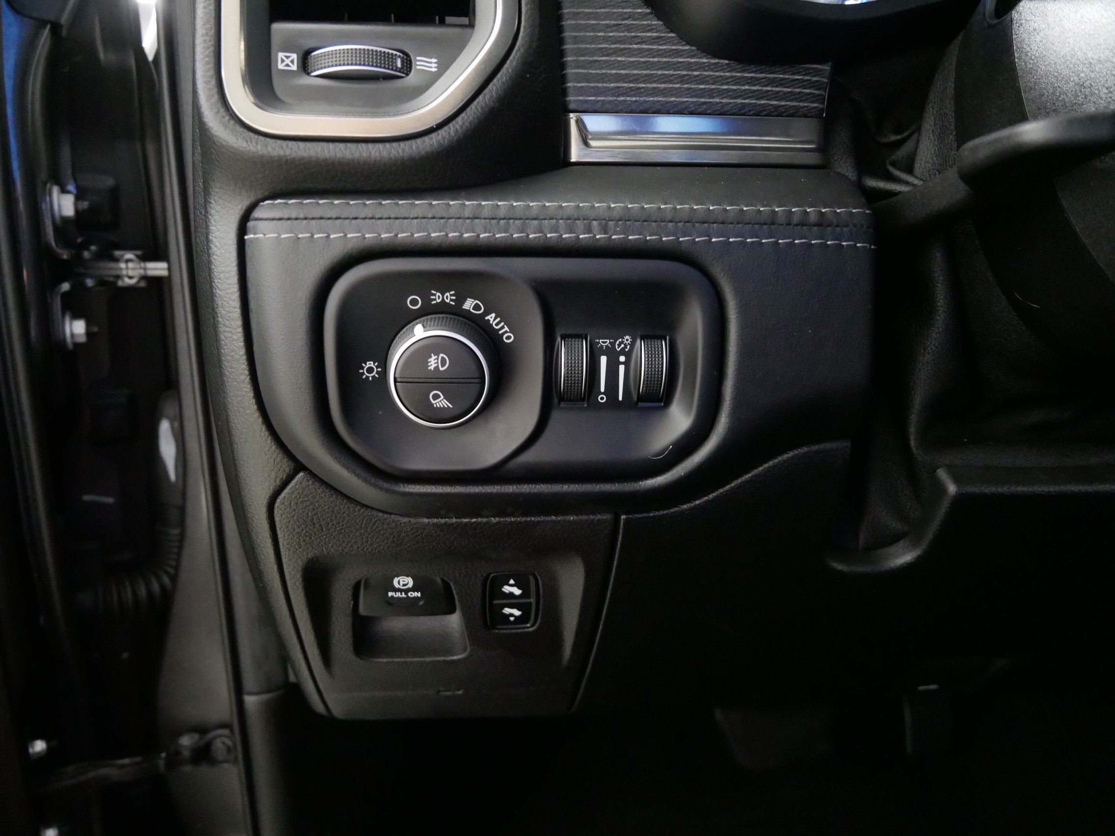 Used 2019 RAM 1500 Limited AWD/4WD image 26