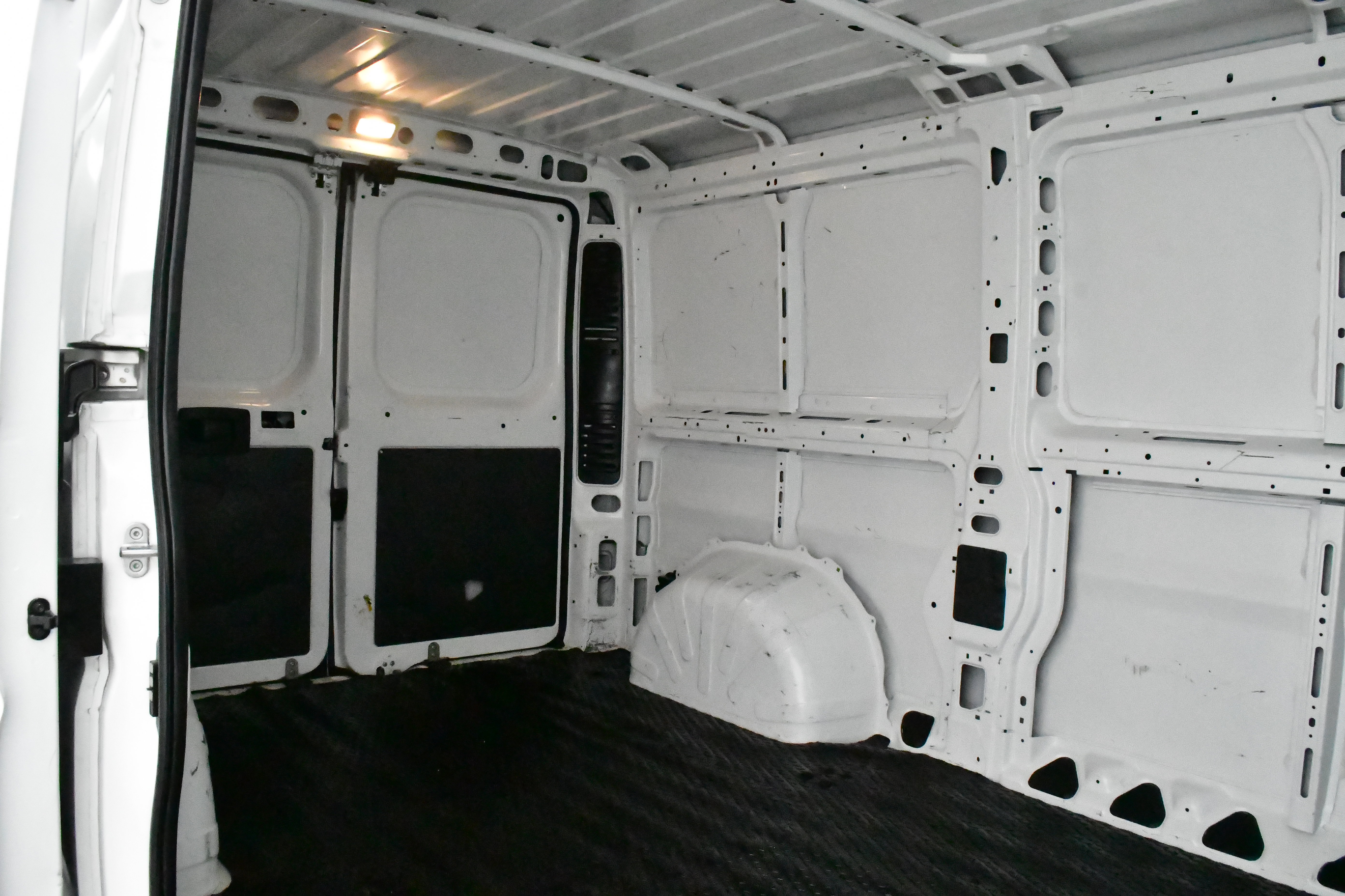 Used 2025 RAM ProMaster 2500 w/ Convenience Group image 46