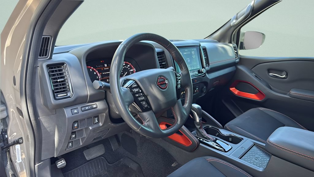 Used 2022 Nissan Frontier Pro-X RWD image 9