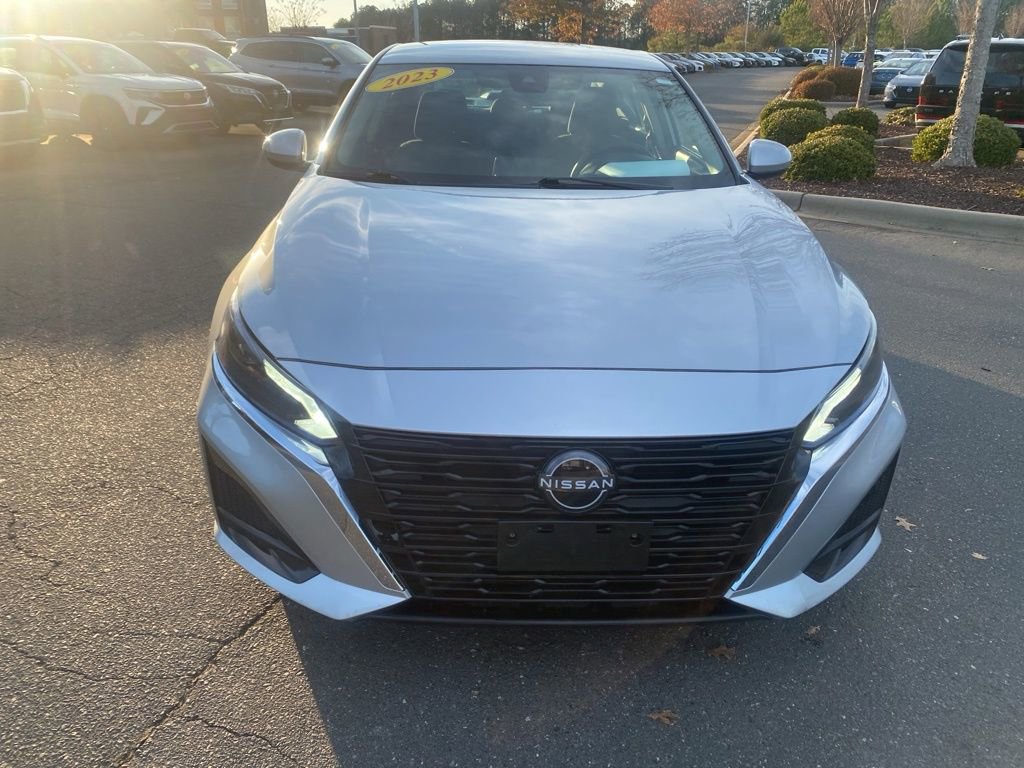 Used 2023 Nissan Altima 2.5 SV image 2
