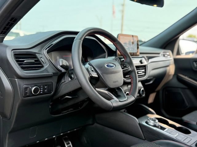 Used 2023 Ford Escape ST-Line AWD/4WD image 9