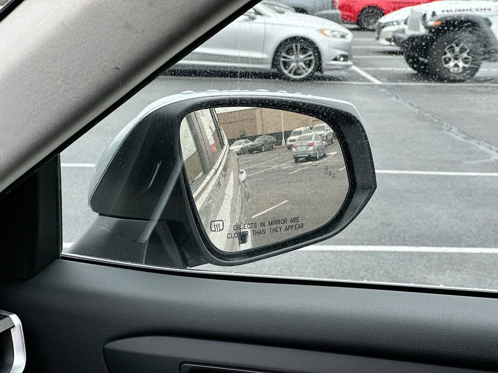 Used 2024 Toyota Highlander LE AWD/4WD image 25