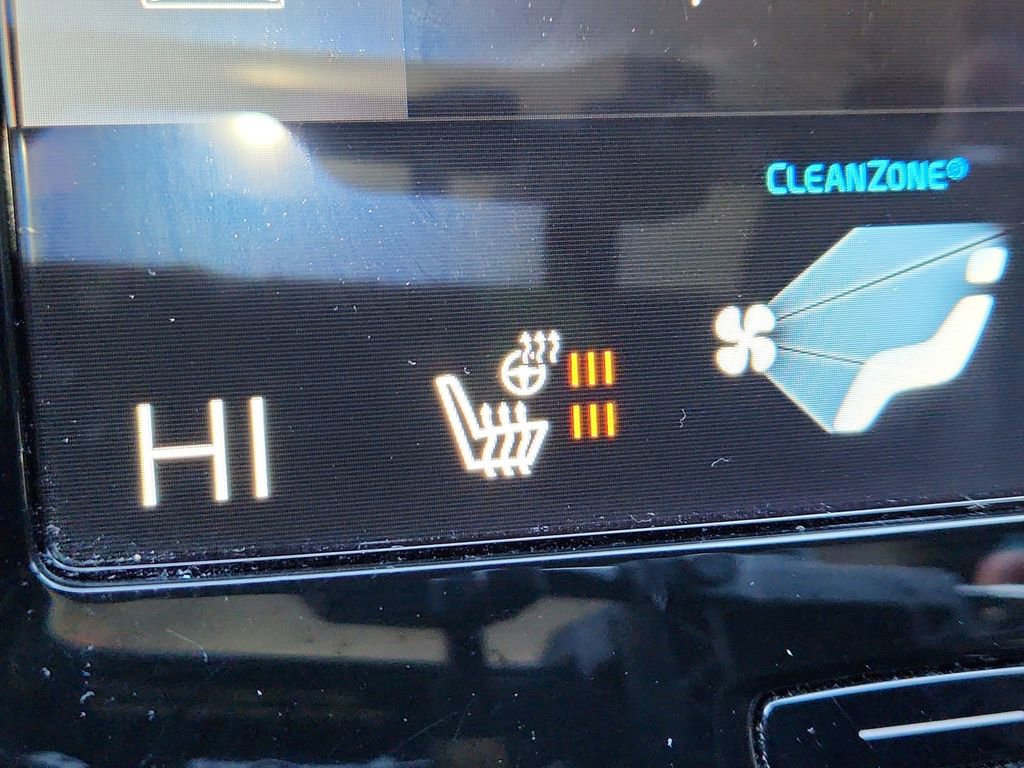 Used 2020 Volvo XC40 T5 R-Design w/ Protection Package Premier image 20