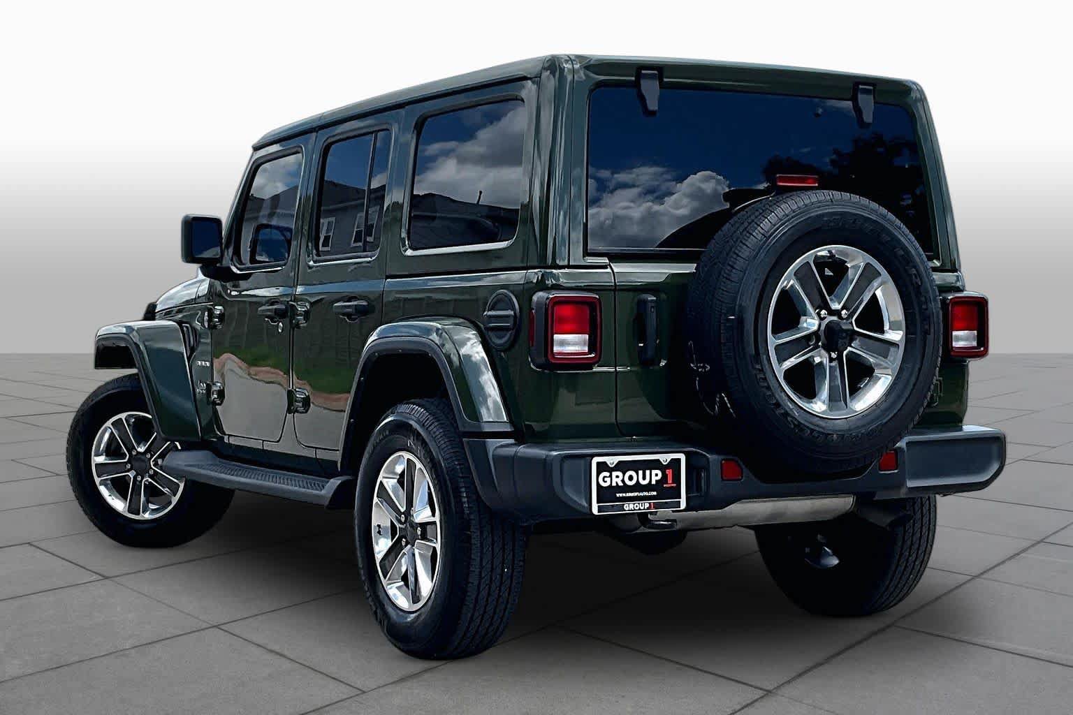 Used 2022 Jeep Wrangler Unlimited Sahara AWD/4WD image 12