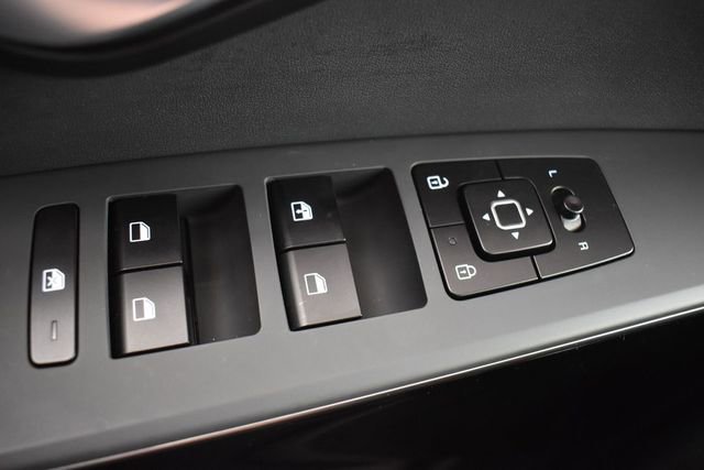 Used 2025 Kia Niro EX FWD image 30