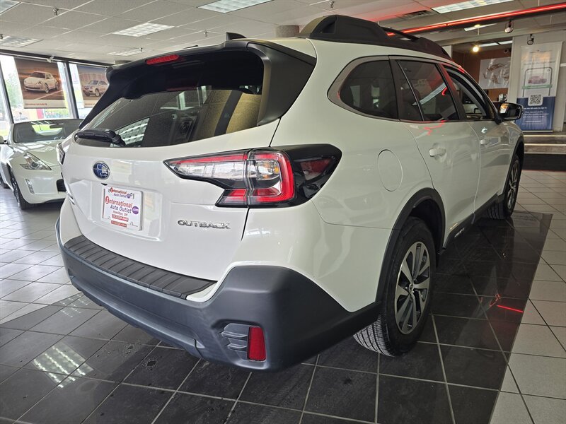 Used 2022 Subaru Outback Premium AWD/4WD image 4