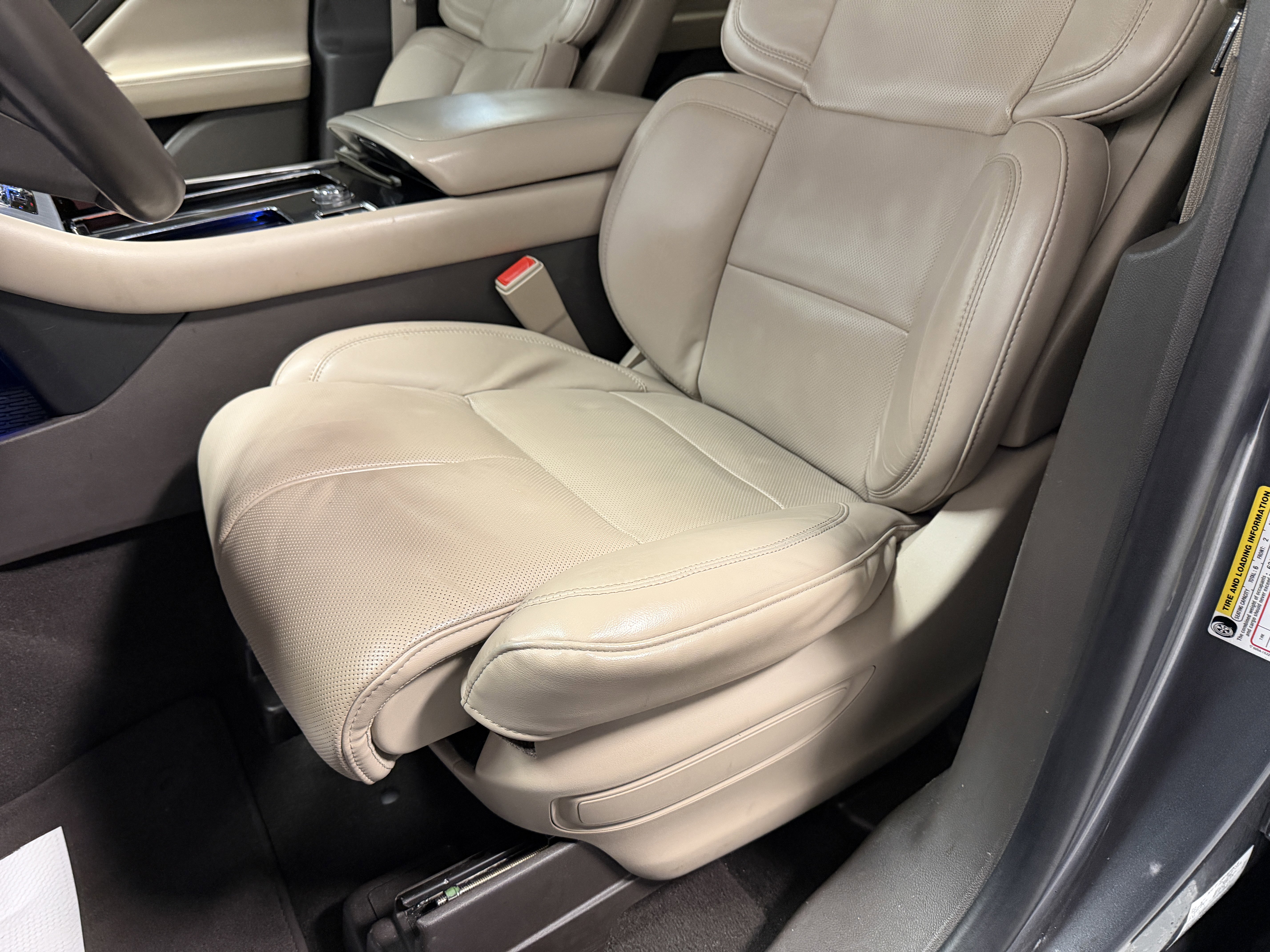 Used 2021 Lincoln Aviator Reserve w/ Equipment Group 202A image 21