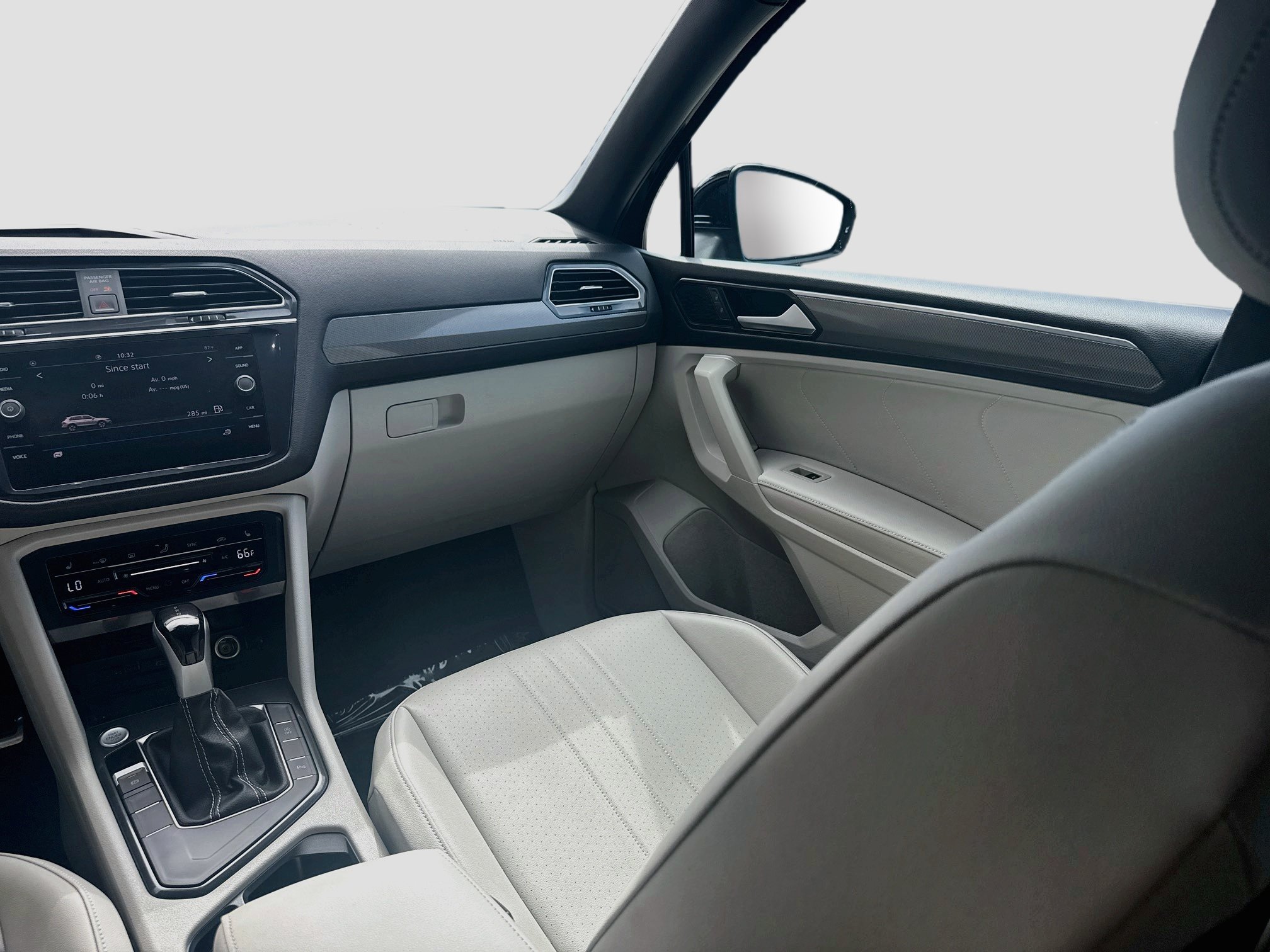 Used 2024 Volkswagen Tiguan SE R-Line FWD image 21