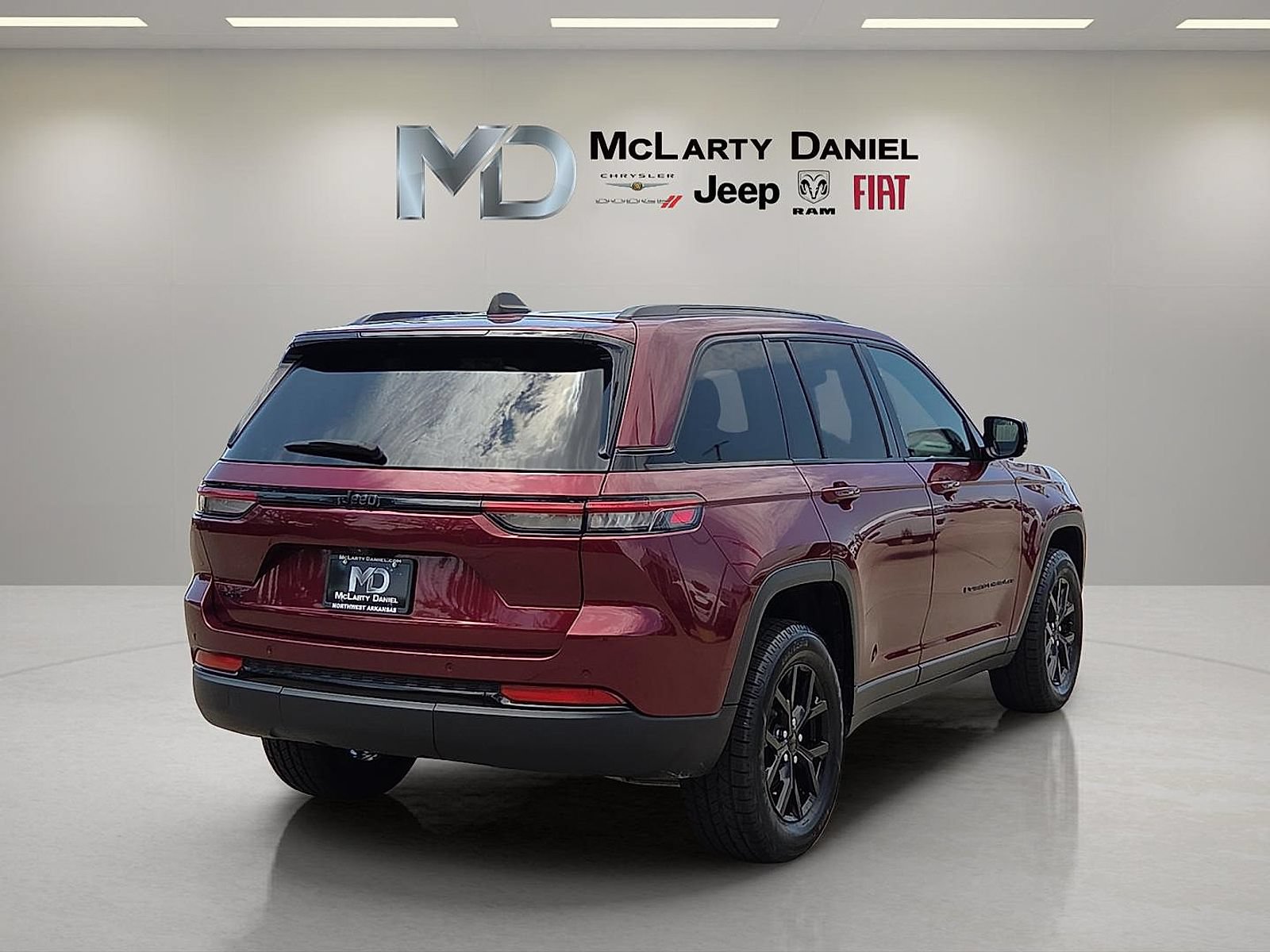 Used 2024 Jeep Grand Cherokee Altitude AWD/4WD image 5