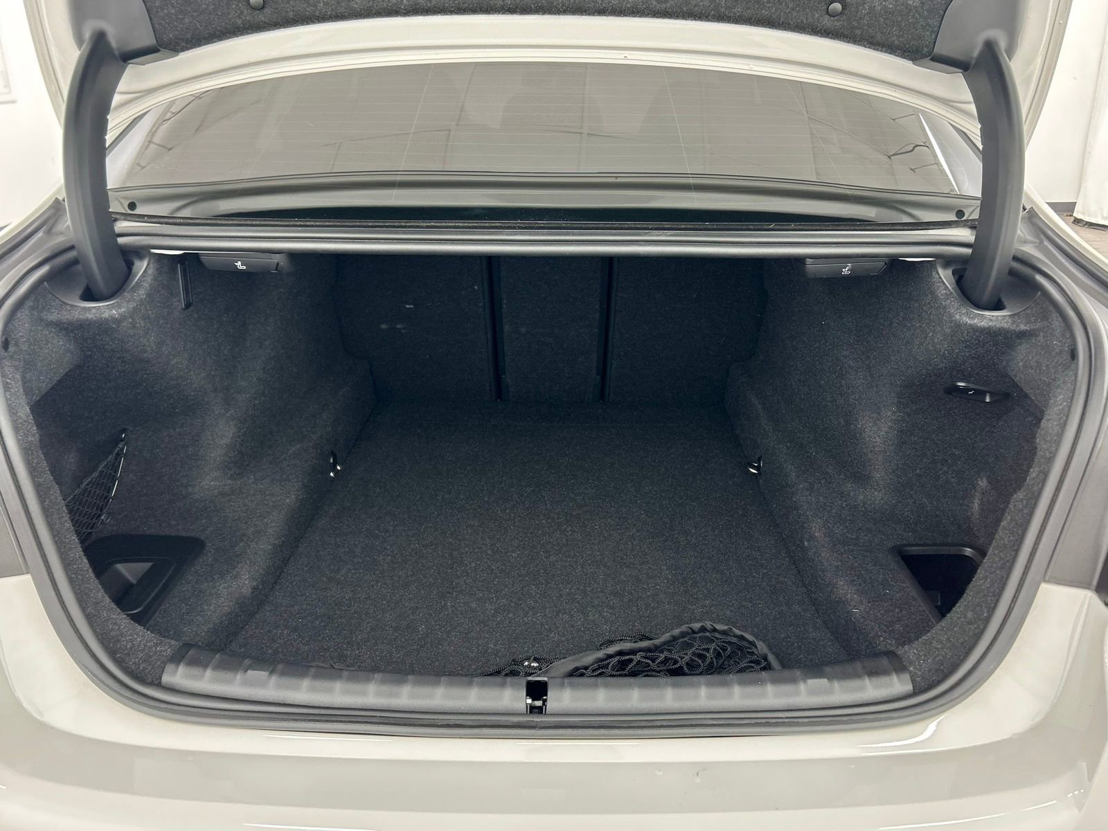 Used 2023 BMW M5 w/ Executive Package image 39