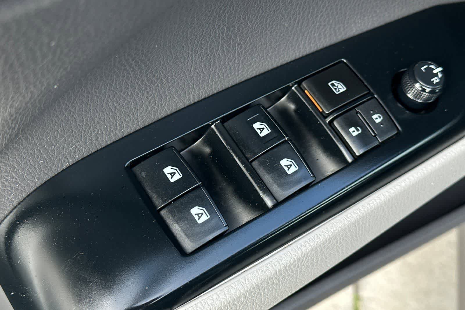 Used 2018 Toyota Camry LE FWD image 14