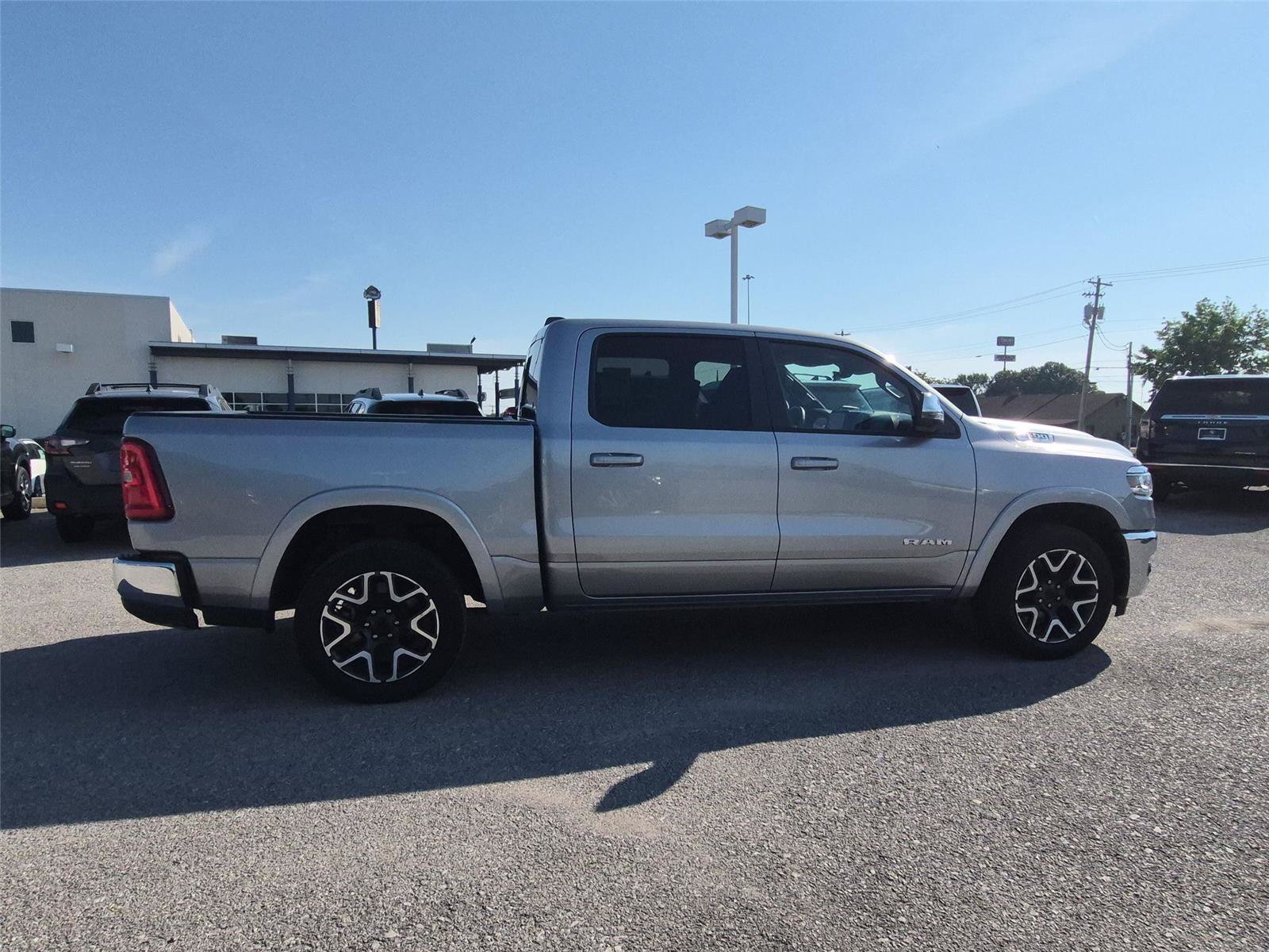 Used 2025 RAM 1500 Laramie AWD/4WD image 6
