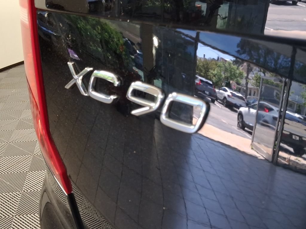 Certified 2025 Volvo XC90 B6 Plus w/ Protection Package Premier AWD/4WD image 14